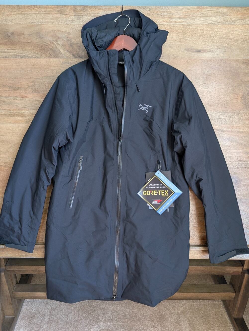 NWT Arc'teryx Beta Insulated Coat Women Medium Black Long Sleeve Hooded Full Zip